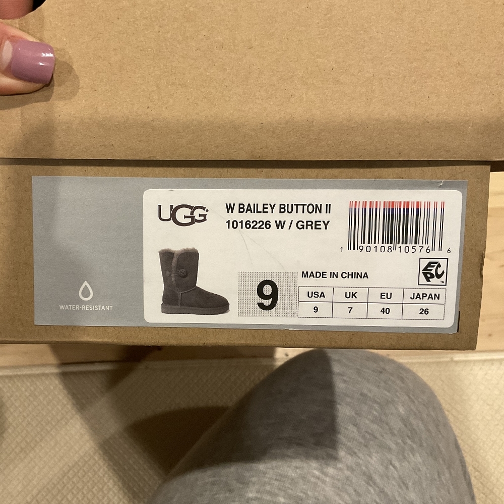 UGG Bailey Button II Grey - Picture 10 of 11